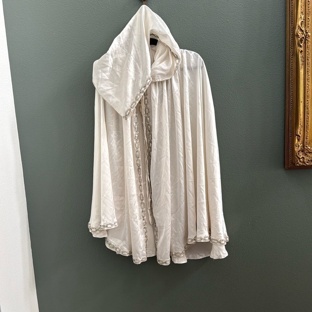Women’s Hooded Cloak Cape White Silver Detail OS